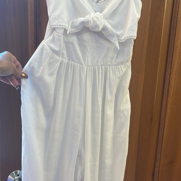 Beautiful ❣️mi ami❣️White Linen Pleated Jumpsuit🏆 - Picture 4 of 16
